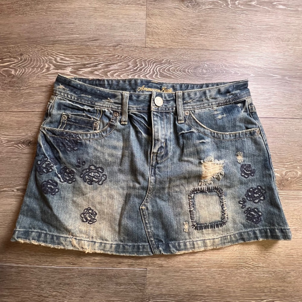 American Eagle Denim Mini Skirt Womens 8 Blue Distressed Floral Patch Y2K Boho